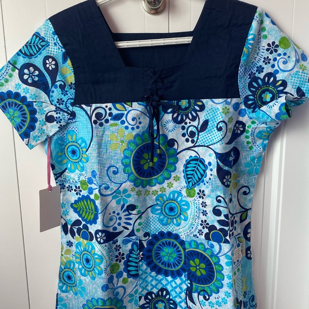 Koi Blue and Green Floral Top